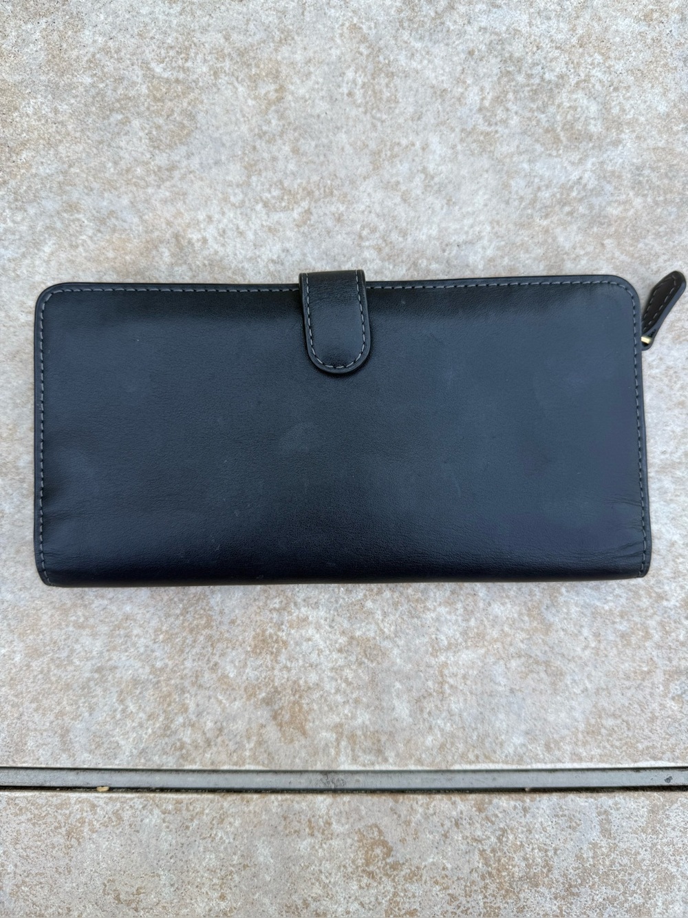Coach Black Leather Wallet with Gold 'C' Emblem - Picture 3 of 12